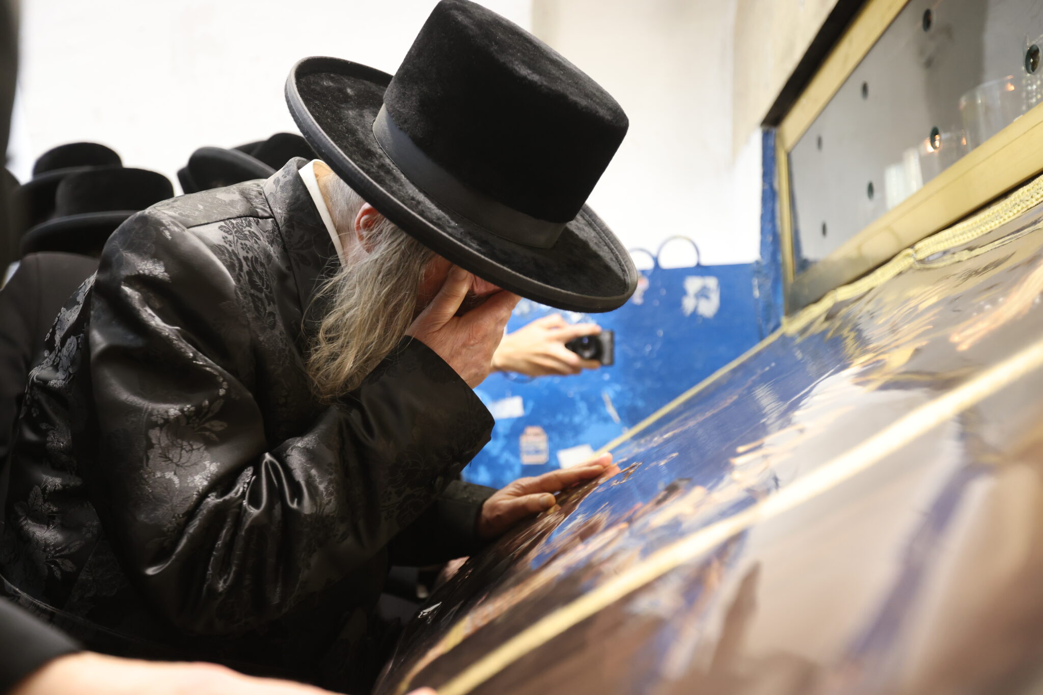 גלריה: האדמו"ר מערלוי עלה לציון הרשב"י במירון עם חסידיו