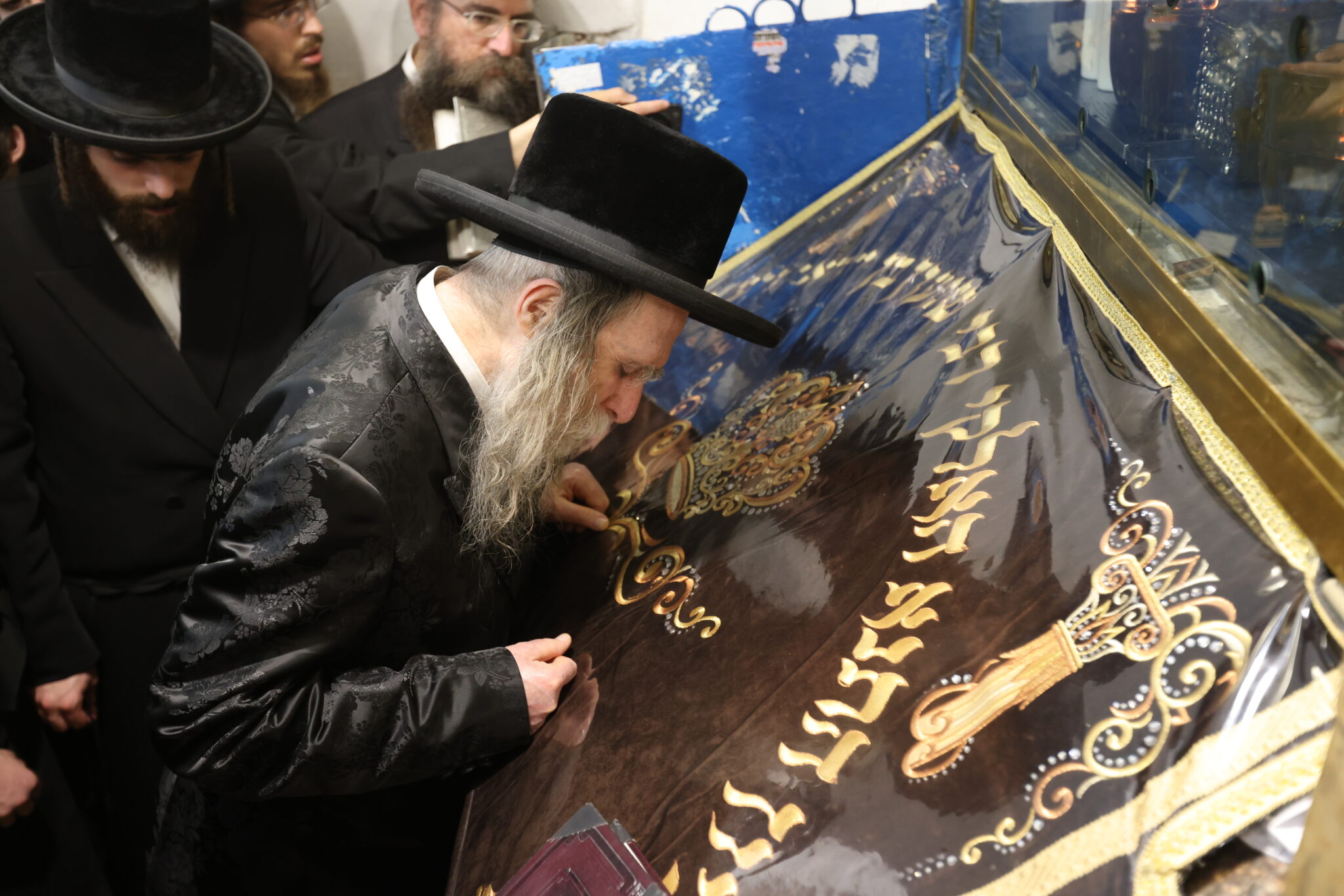 גלריה: האדמו"ר מערלוי עלה לציון הרשב"י במירון עם חסידיו