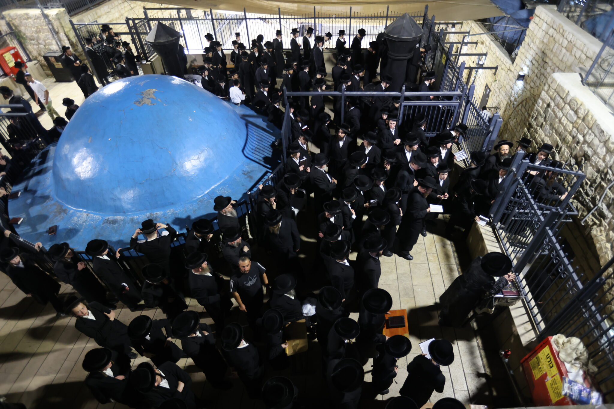 גלריה: האדמו"ר מערלוי עלה לציון הרשב"י במירון עם חסידיו