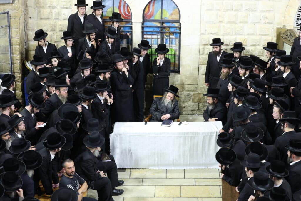 גלריה: האדמו"ר מערלוי עלה לציון הרשב"י במירון עם חסידיו