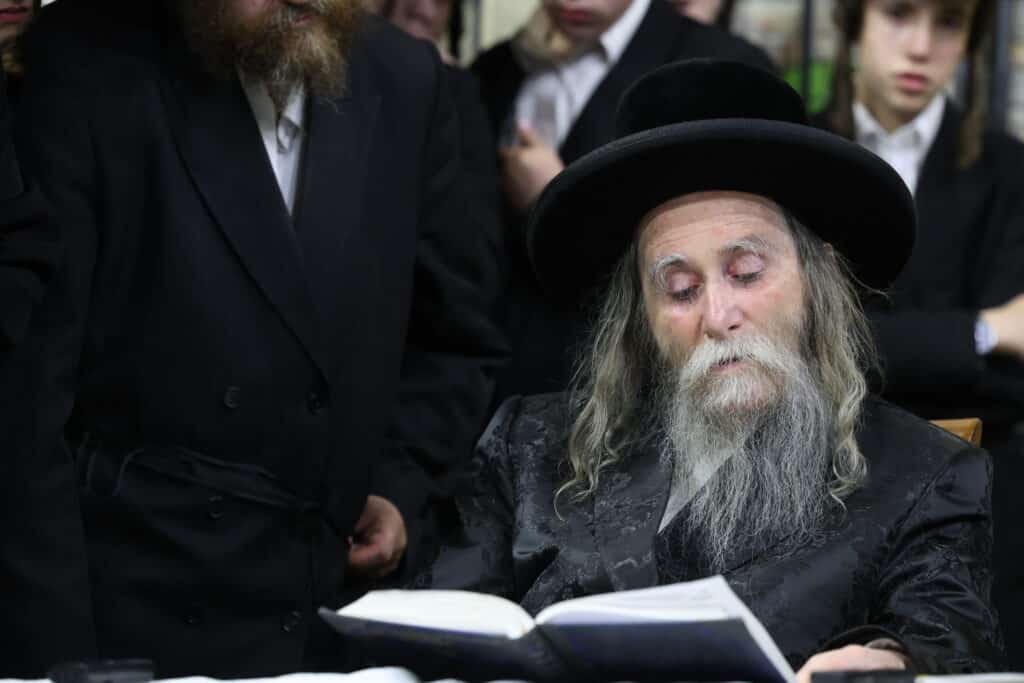 גלריה: האדמו"ר מערלוי עלה לציון הרשב"י במירון עם חסידיו