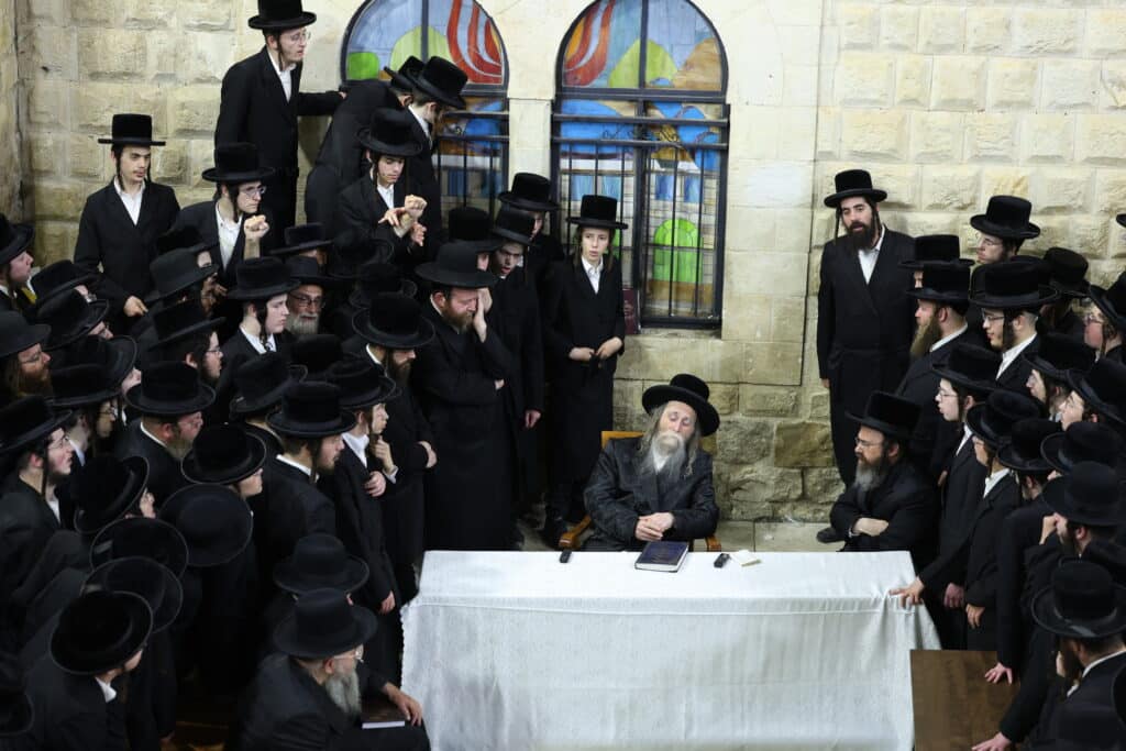 גלריה: האדמו"ר מערלוי עלה לציון הרשב"י במירון עם חסידיו