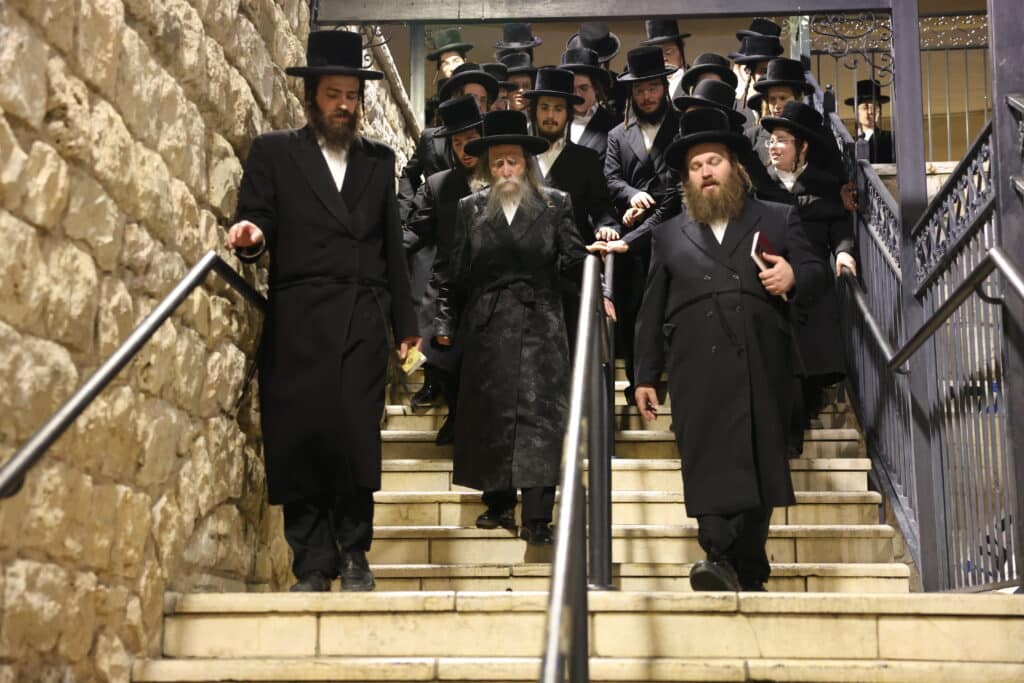 גלריה: האדמו"ר מערלוי עלה לציון הרשב"י במירון עם חסידיו