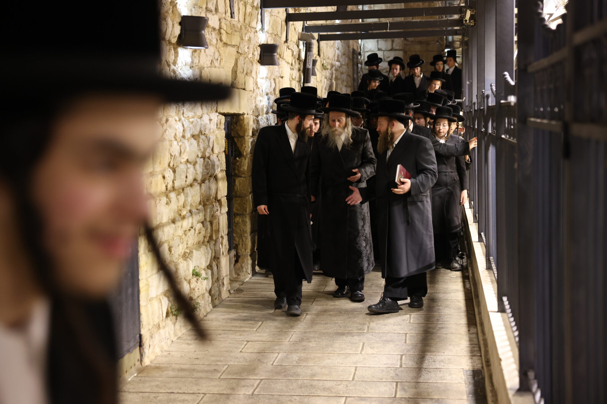 גלריה: האדמו"ר מערלוי עלה לציון הרשב"י במירון עם חסידיו