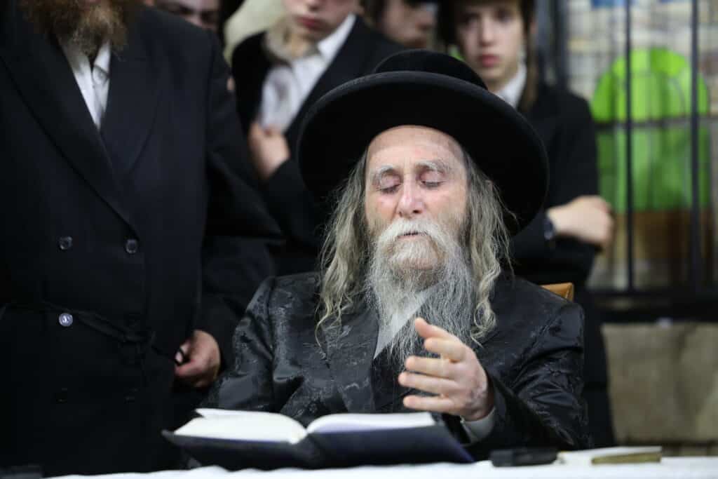 גלריה: האדמו"ר מערלוי עלה לציון הרשב"י במירון עם חסידיו