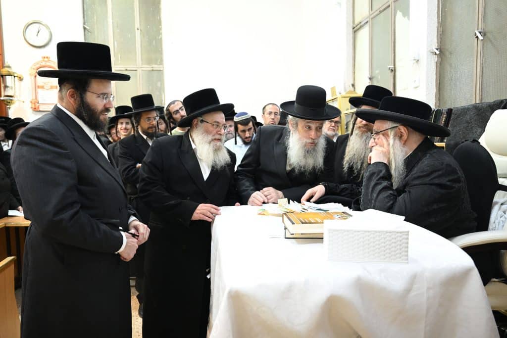 הימים הנוראים: האדמו"ר מצאנז קיבל קהל בבני ברק