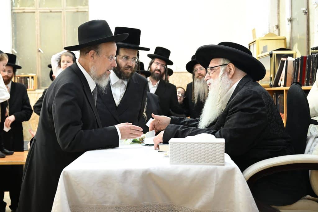 הימים הנוראים: האדמו"ר מצאנז קיבל קהל בבני ברק