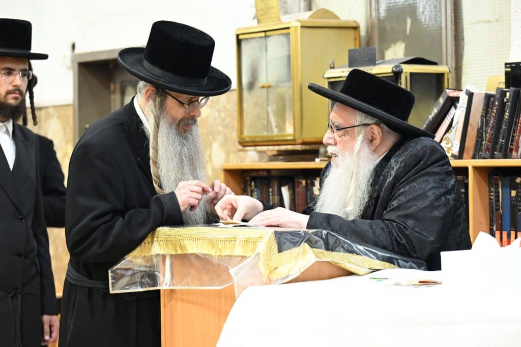 הימים הנוראים: האדמו"ר מצאנז קיבל קהל בבני ברק