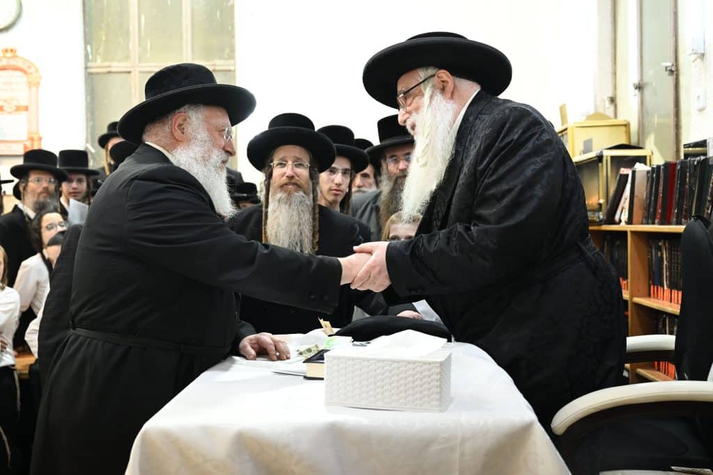 הימים הנוראים: האדמו"ר מצאנז קיבל קהל בבני ברק