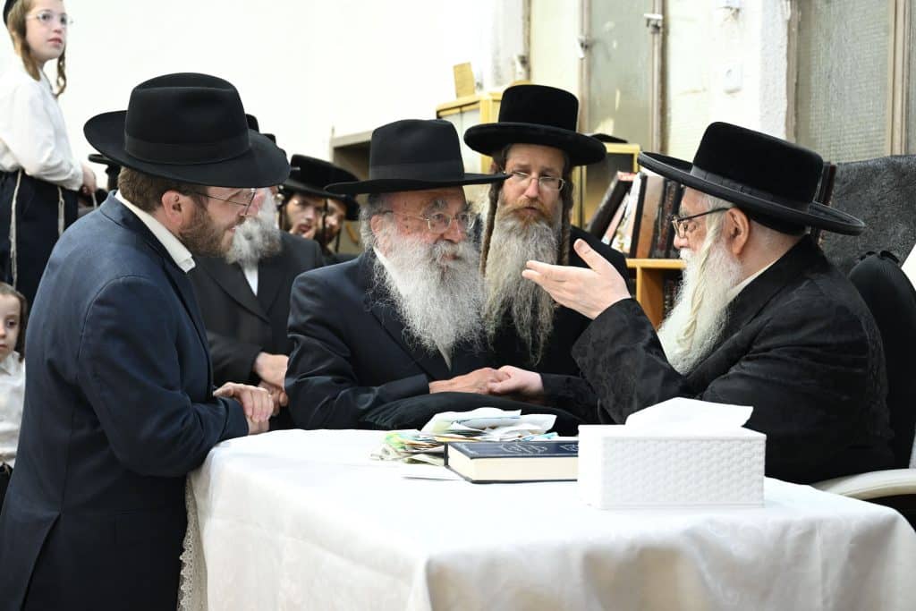 הימים הנוראים: האדמו"ר מצאנז קיבל קהל בבני ברק