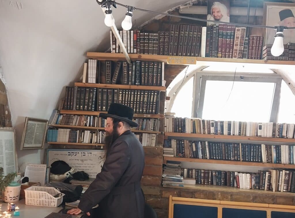 האדמו"ר מקארלי התפלל לישועה בקבר דן בן יעקב