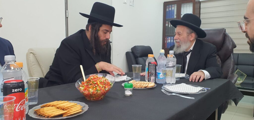 ראש הישיבה לפרוש: "אתה דואג לכולם, יש לך מסורת" ראש הישיבה לפרוש: "אתה דואג לכולם, יש לך מסורת"