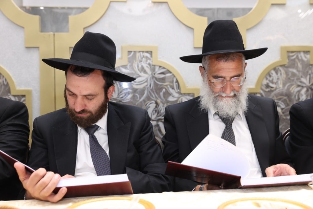 בישיבת 'אבני נזר' התכנסו לרגל הוצאת ספרו של ראש הישיבה