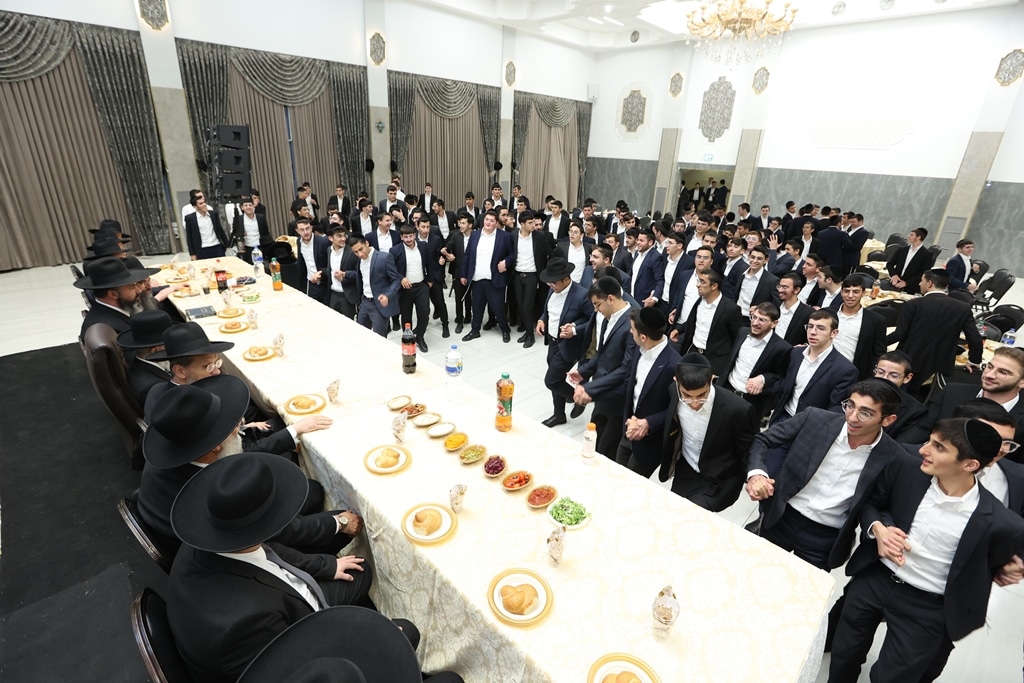 בישיבת 'אבני נזר' התכנסו לרגל הוצאת ספרו של ראש הישיבה