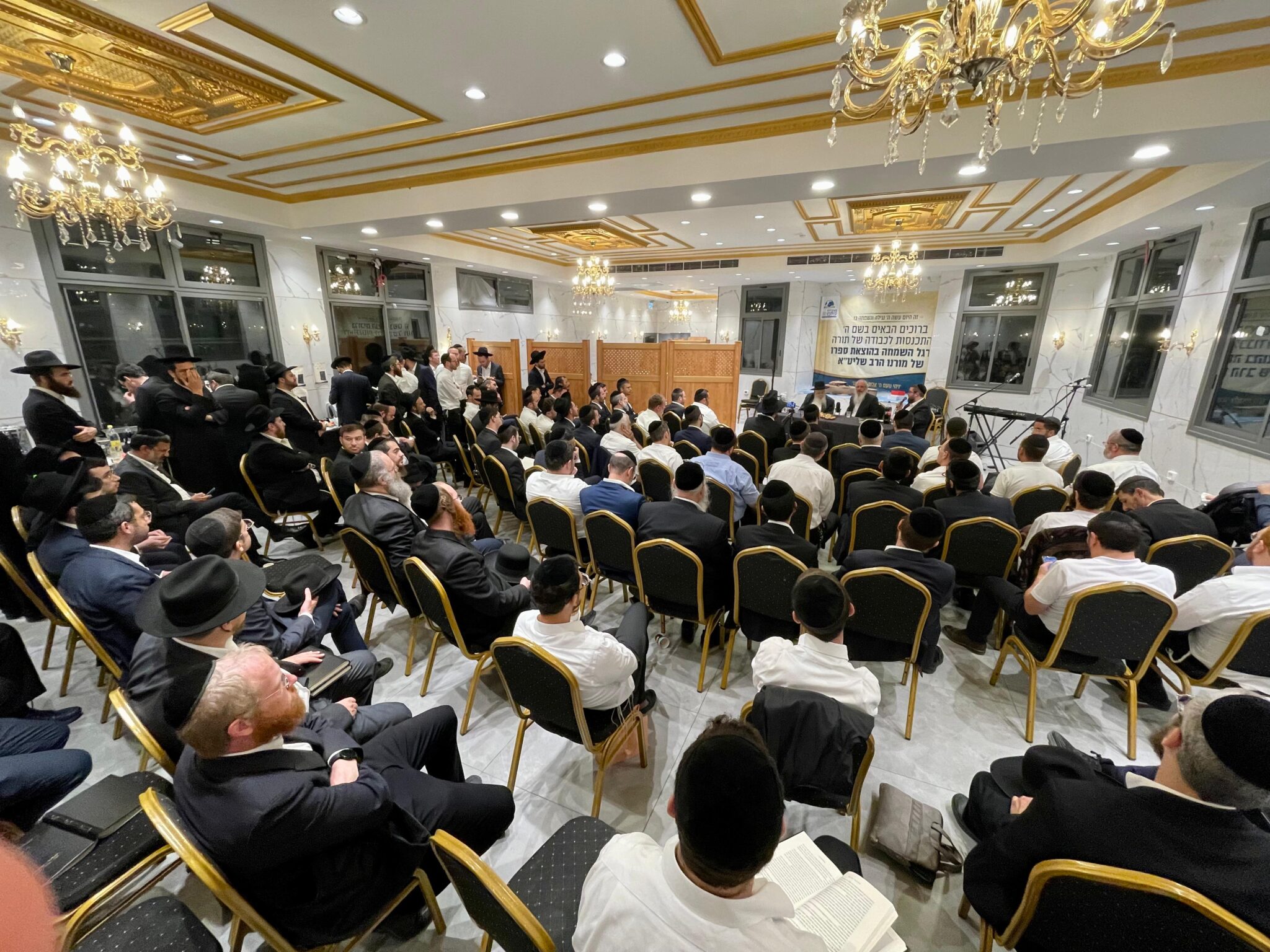 מאות בכינוס לרגל הוצאת ספרו החדש של הגרא"מ פייבלזון