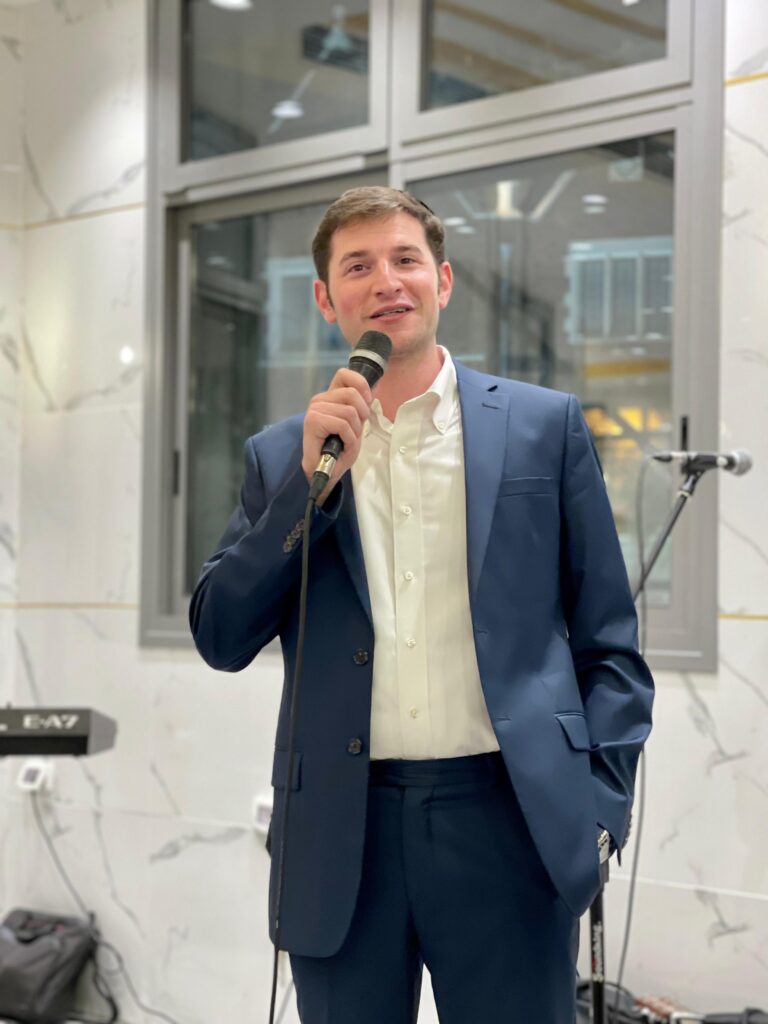 מאות בכינוס לרגל הוצאת ספרו החדש של הגרא"מ פייבלזון