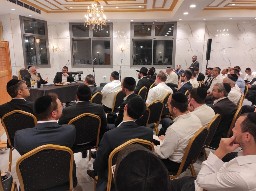 מאות בכינוס לרגל הוצאת ספרו החדש של הגרא"מ פייבלזון