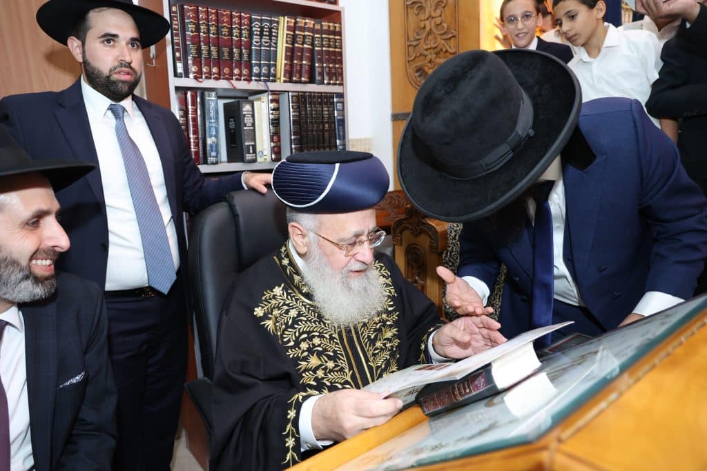 בהזמנת המועמד לראשות העיר: הראשל"צ שבת באלעד