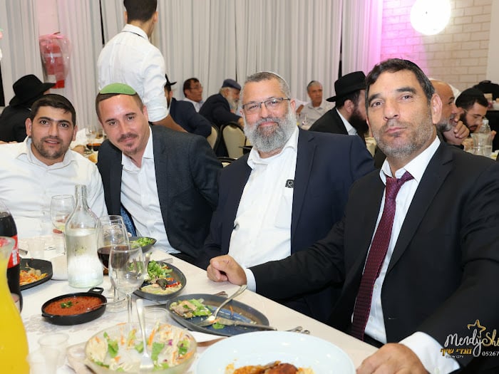 גלריה: רבנים, שרים וחברי כנסת בשמחת נישואי איש התקשורת