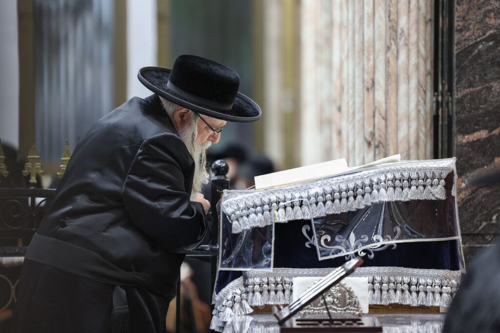 עם בעל מקריא חדש: בצאנז סיימו את מוסף סמוך לשקיעה