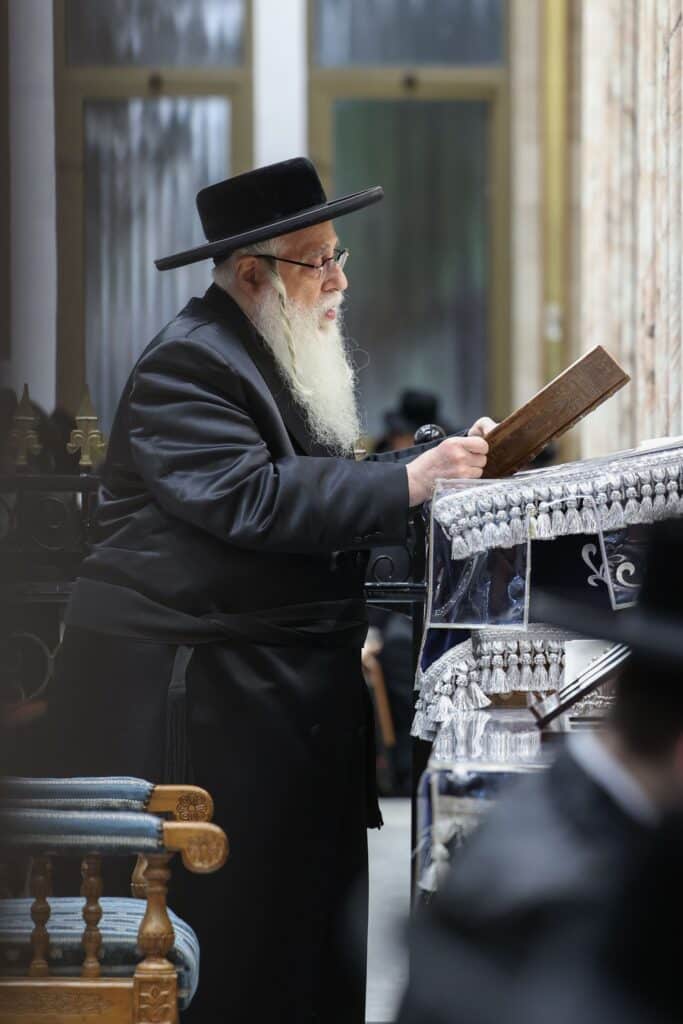 עם בעל מקריא חדש: בצאנז סיימו את מוסף סמוך לשקיעה