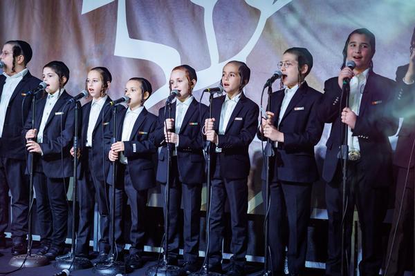 בערב אחד: 17,000 גיבורות אדירי התורה התכנסו