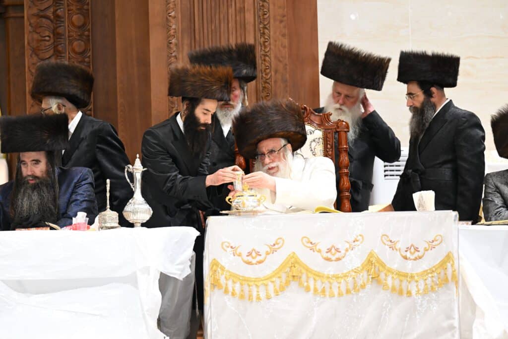 עם בעל מקריא חדש: בצאנז סיימו את מוסף סמוך לשקיעה