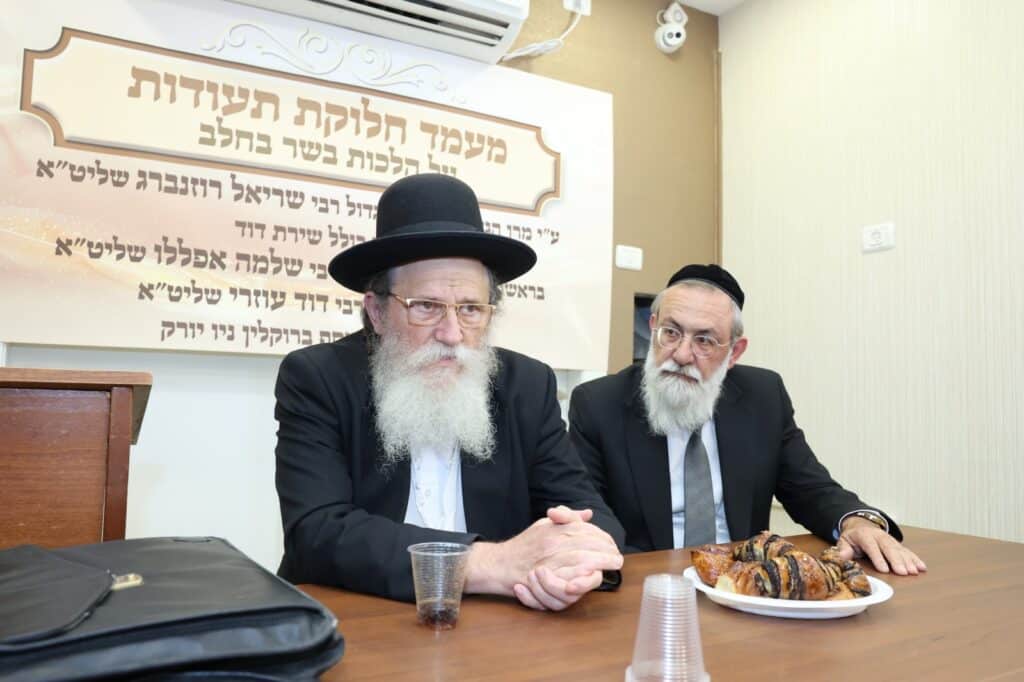 גלריה: הגאב"ד בחן את אברכי הכולל וחילק תעודות