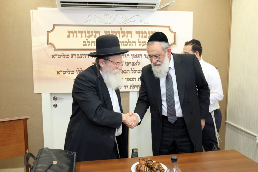 גלריה: הגאב"ד בחן את אברכי הכולל וחילק תעודות