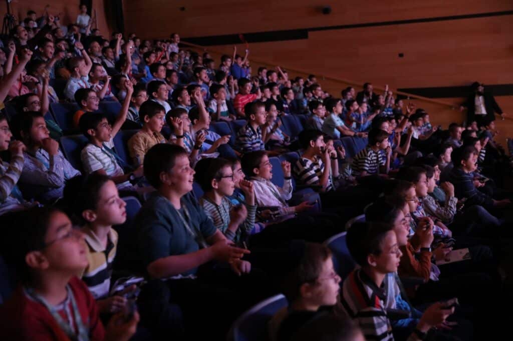 מאות תלמידים סיימו את תכנית לימוד 'מקדש מלך'