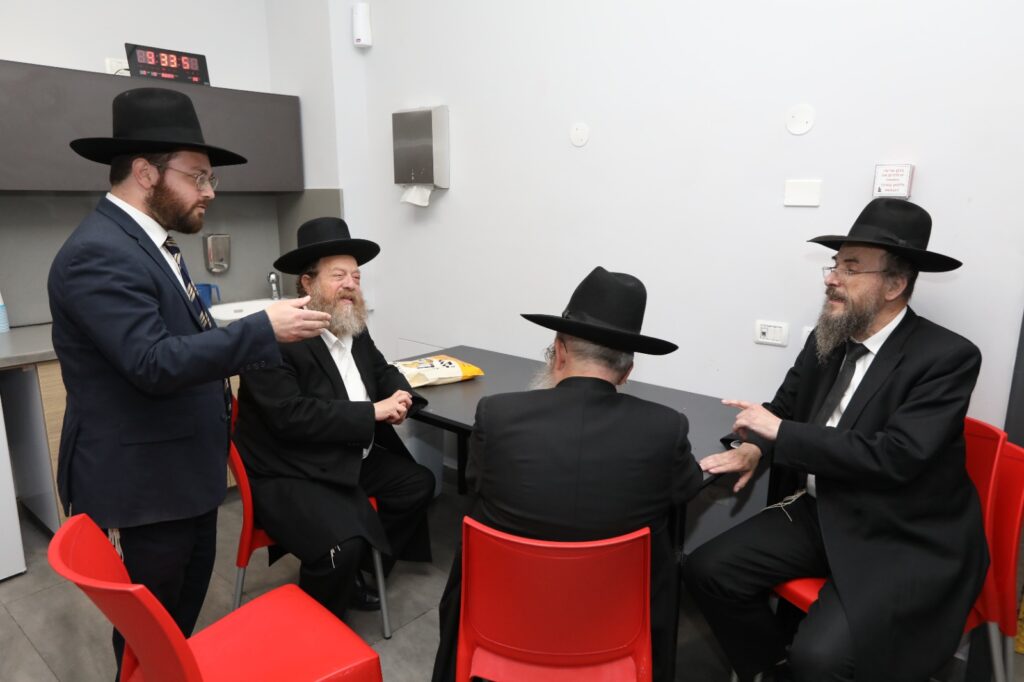 מאות תלמידים סיימו את תכנית לימוד 'מקדש מלך'