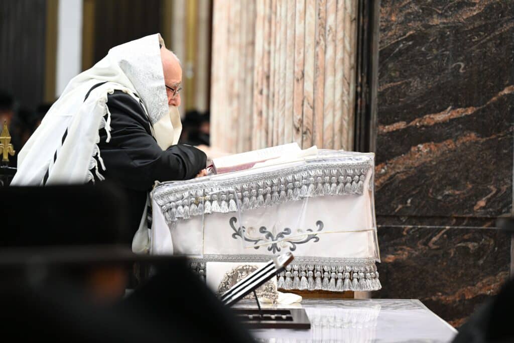 עם בעל מקריא חדש: בצאנז סיימו את מוסף סמוך לשקיעה