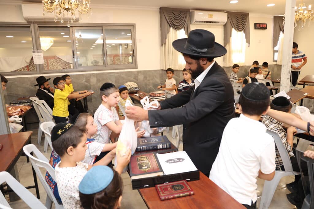 גלריה: ילדי הת"תים אמרו סליחות במעמד הראשון לציון