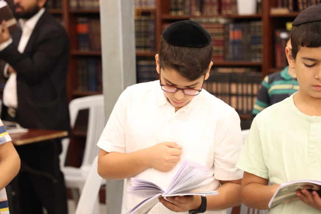 גלריה: ילדי הת"תים אמרו סליחות במעמד הראשון לציון