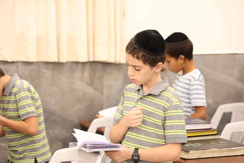 גלריה: ילדי הת"תים אמרו סליחות במעמד הראשון לציון