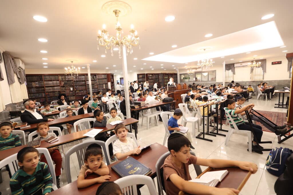 גלריה: ילדי הת"תים אמרו סליחות במעמד הראשון לציון