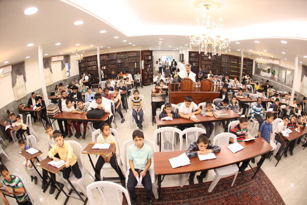 גלריה: ילדי הת"תים אמרו סליחות במעמד הראשון לציון