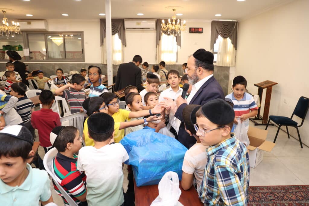 גלריה: ילדי הת"תים אמרו סליחות במעמד הראשון לציון