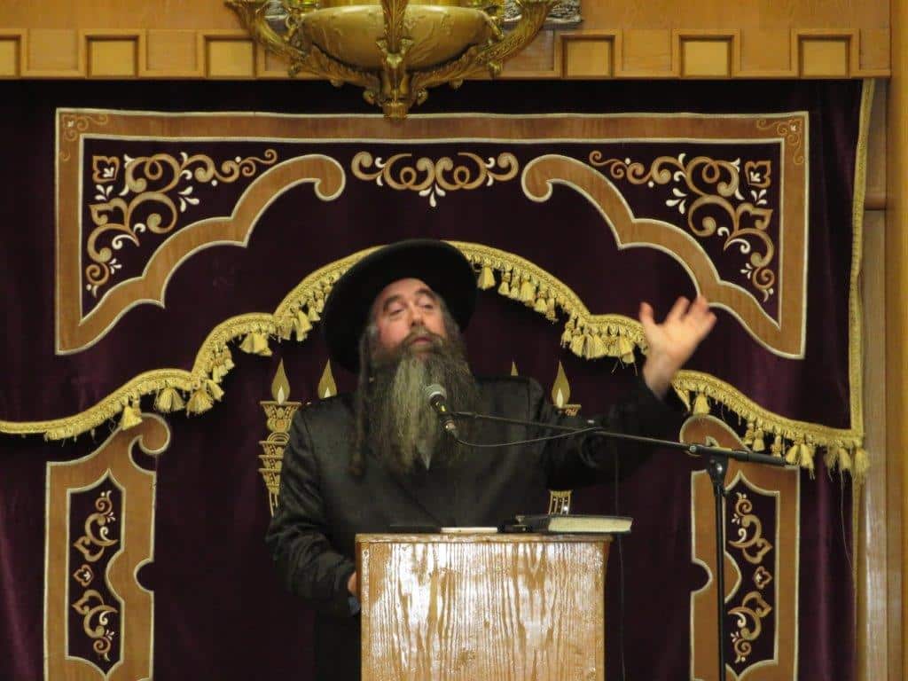 גלריה: אב"ד קריית צאנז מסר שיחת חיזוק בביהמ"ד בעלזא