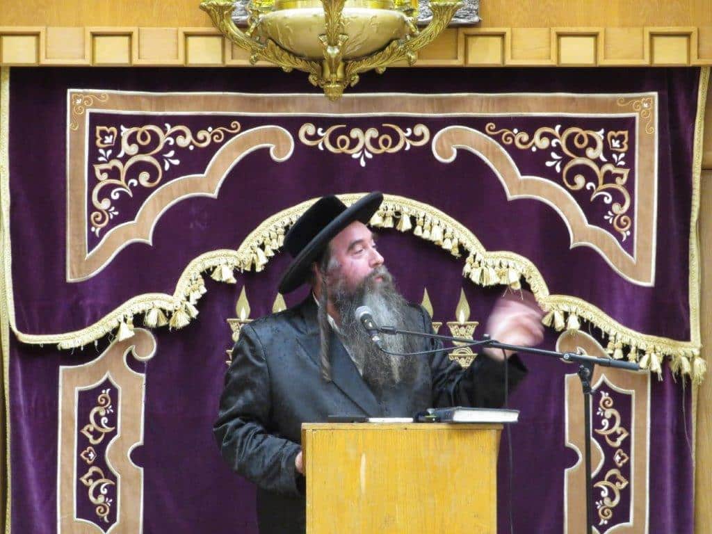 גלריה: אב"ד קריית צאנז מסר שיחת חיזוק בביהמ"ד בעלזא