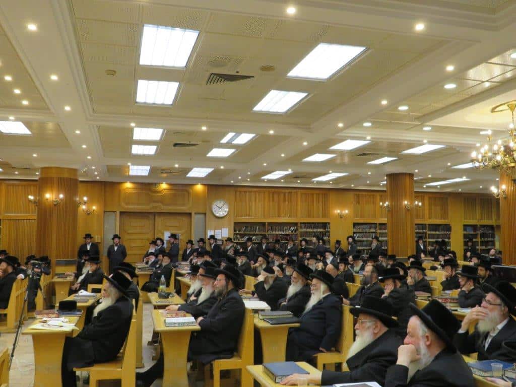 גלריה: אב"ד קריית צאנז מסר שיחת חיזוק בביהמ"ד בעלזא