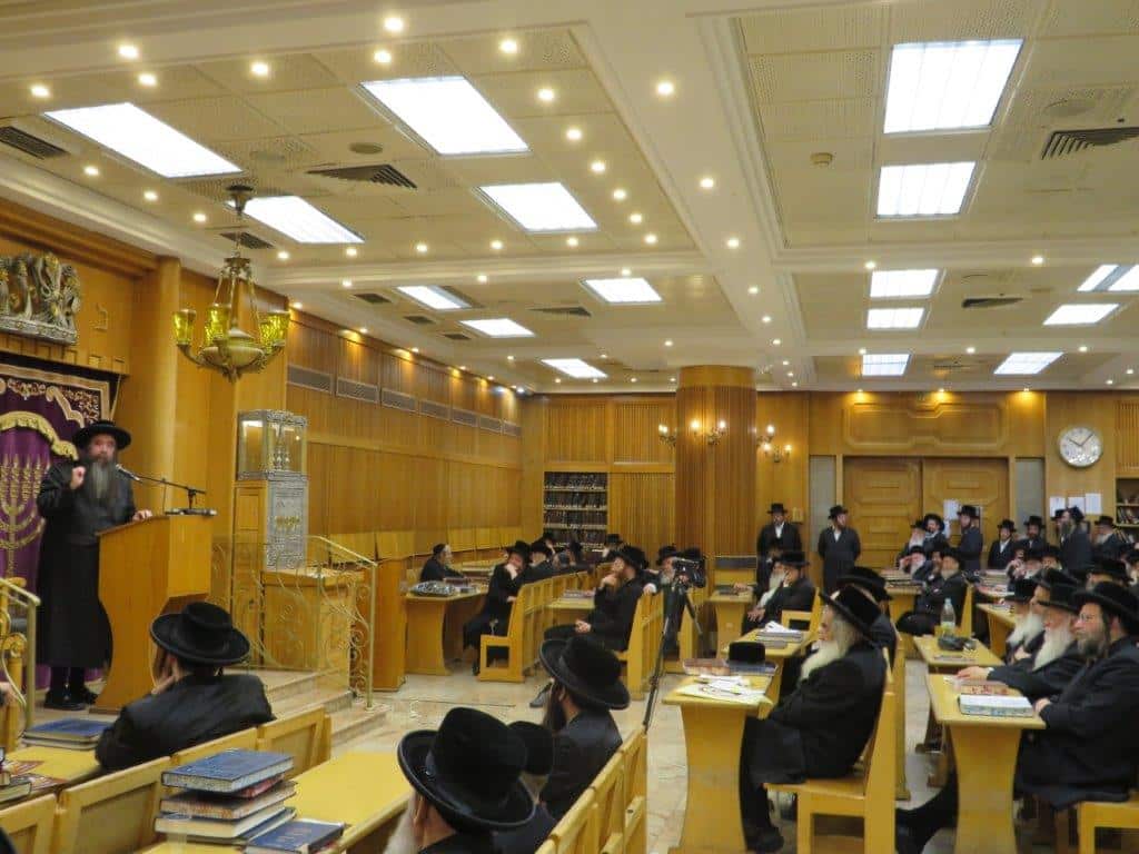 גלריה: אב"ד קריית צאנז מסר שיחת חיזוק בביהמ"ד בעלזא