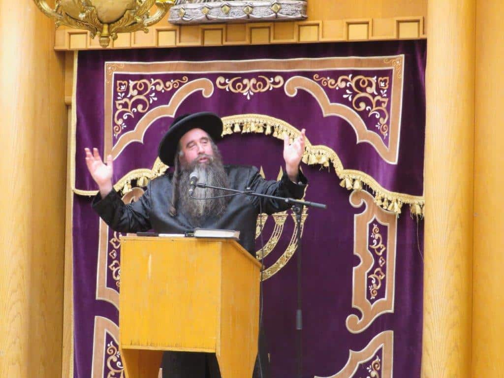 גלריה: אב"ד קריית צאנז מסר שיחת חיזוק בביהמ"ד בעלזא