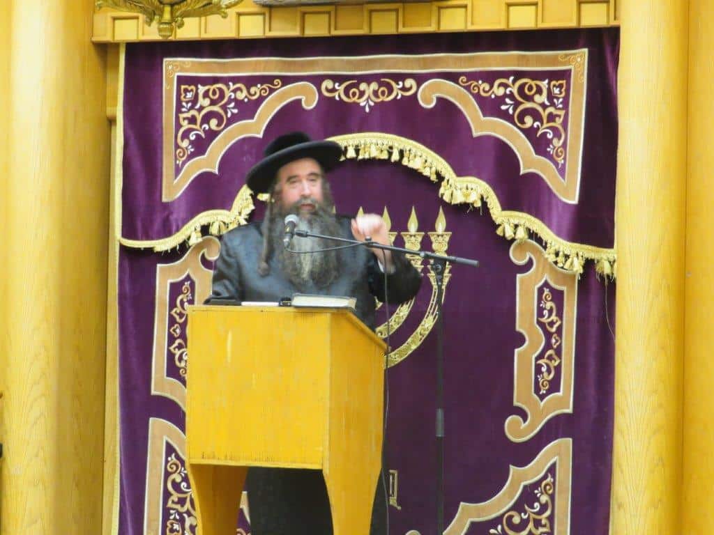 גלריה: אב"ד קריית צאנז מסר שיחת חיזוק בביהמ"ד בעלזא