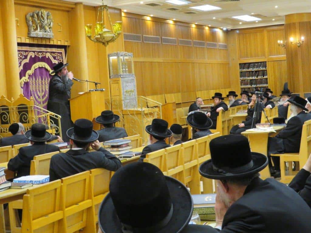 גלריה: אב"ד קריית צאנז מסר שיחת חיזוק בביהמ"ד בעלזא