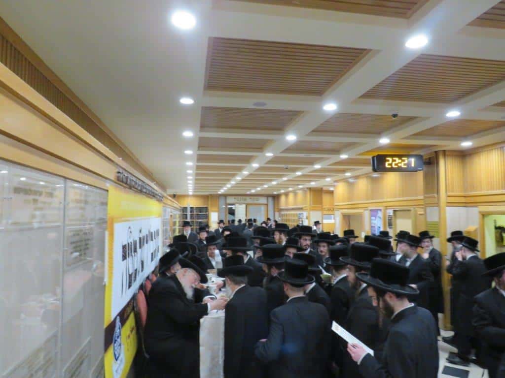 גלריה: אב"ד קריית צאנז מסר שיחת חיזוק בביהמ"ד בעלזא