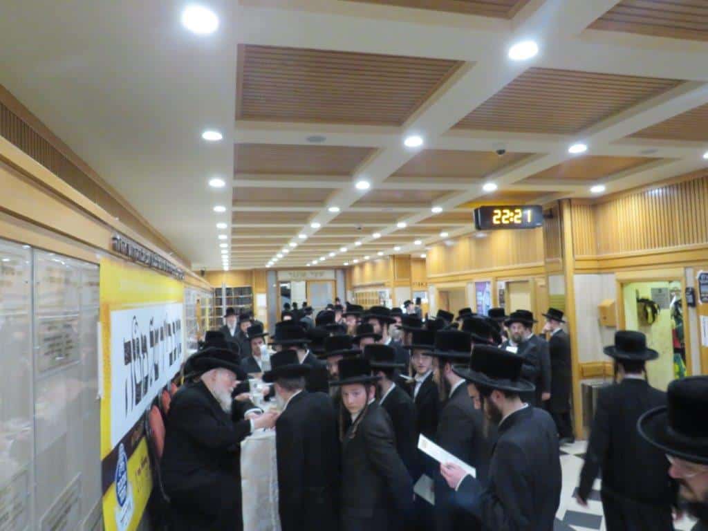 גלריה: אב"ד קריית צאנז מסר שיחת חיזוק בביהמ"ד בעלזא