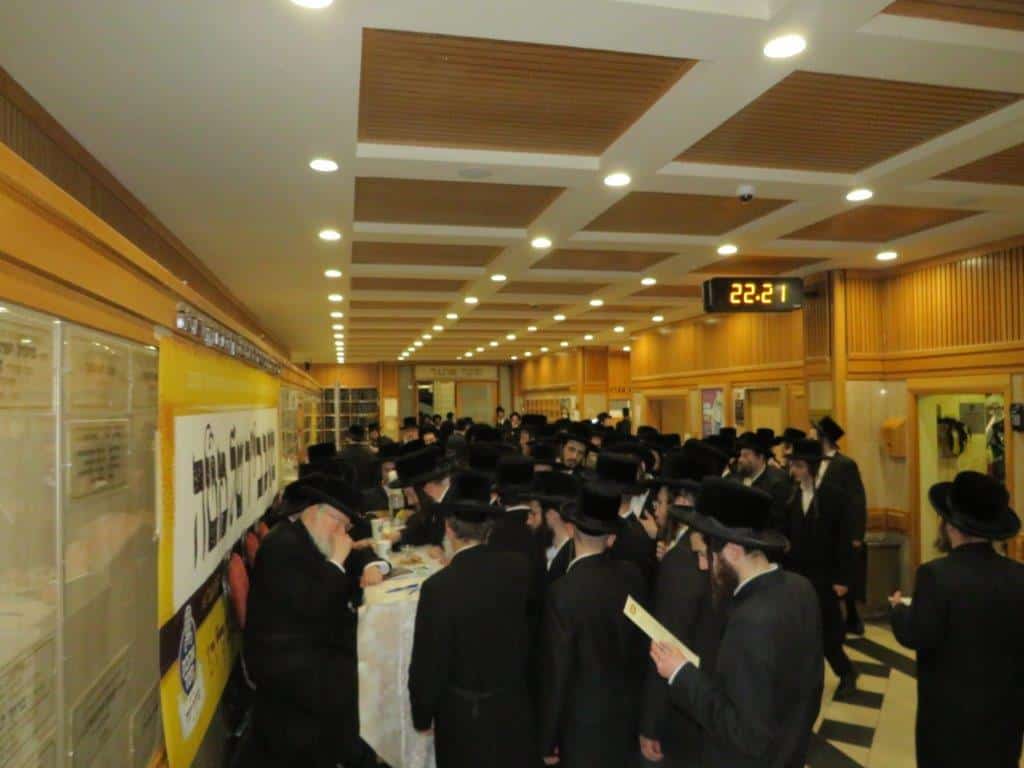 גלריה: אב"ד קריית צאנז מסר שיחת חיזוק בביהמ"ד בעלזא