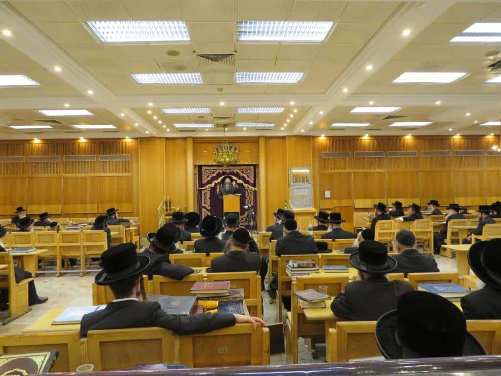 גלריה: אב"ד קריית צאנז מסר שיחת חיזוק בביהמ"ד בעלזא