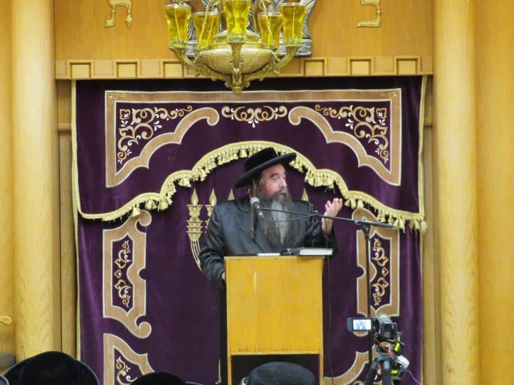 גלריה: אב"ד קריית צאנז מסר שיחת חיזוק בביהמ"ד בעלזא